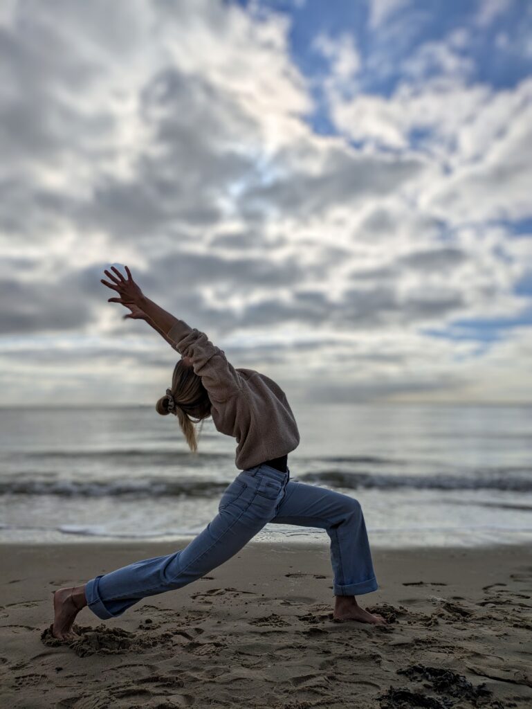 yogapose am Meer